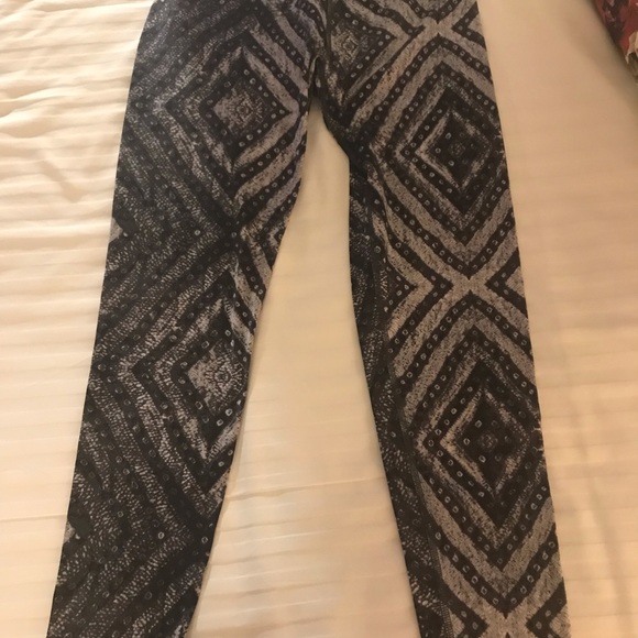 Very good quality leggings. Each only wore twice - Picture 2 of 2